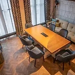 Haarhuis, World Crafted Collection